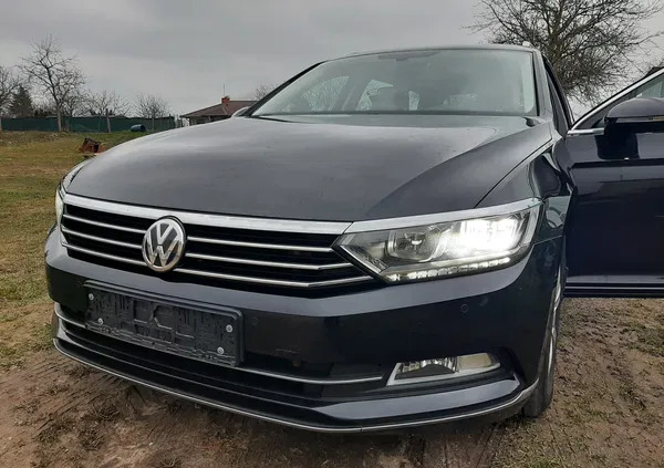 volkswagen passat Volkswagen Passat cena 50900 przebieg: 204600, rok produkcji 2015 z Zelów